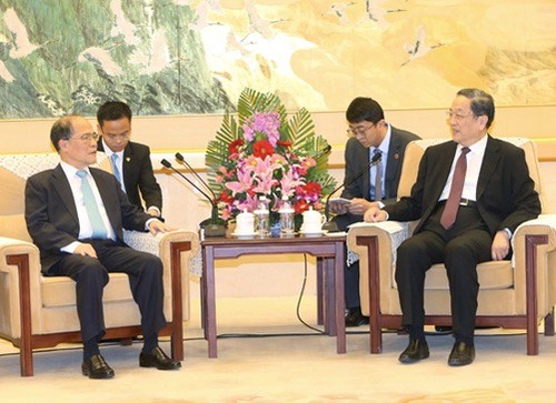 В Пекине состоялась встреча между Нгуен Шинь Хунгом и Юй Чжэншэном - ảnh 1